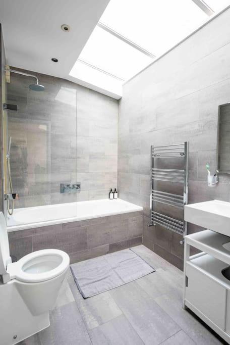 Sweet 3Brs House Close To Oxford & Soho Londres Exterior foto